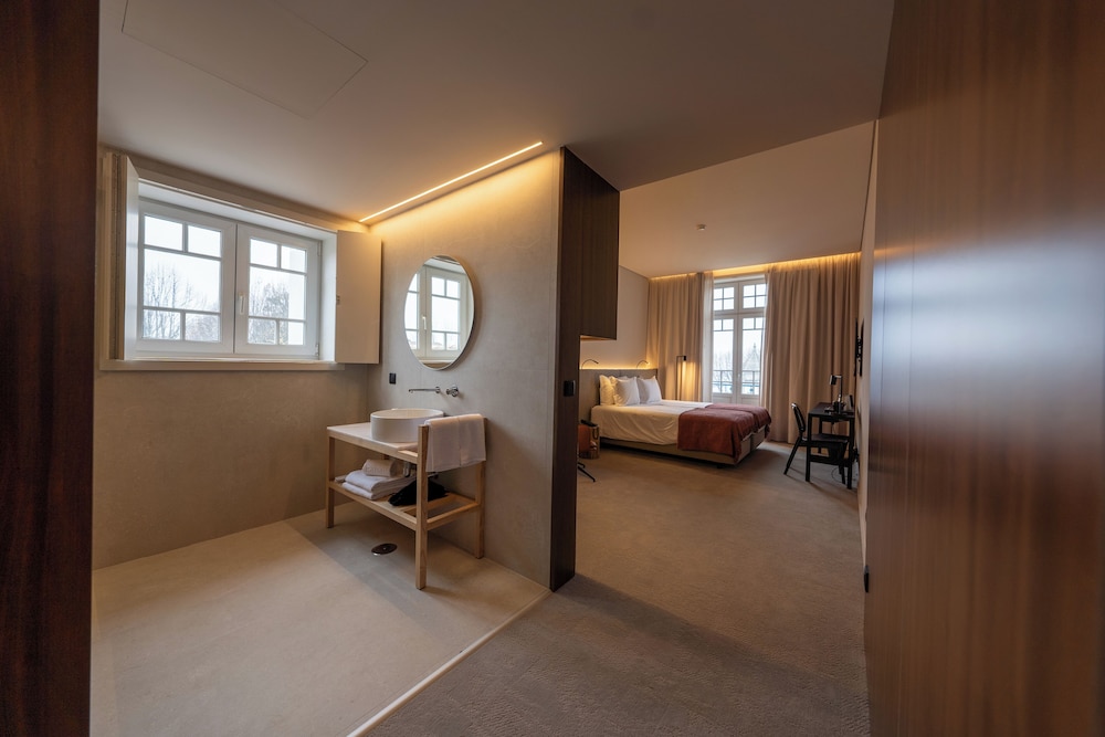 Basic Double or Twin Room, 1 Bedroom (with extra-bed) - Photo 1