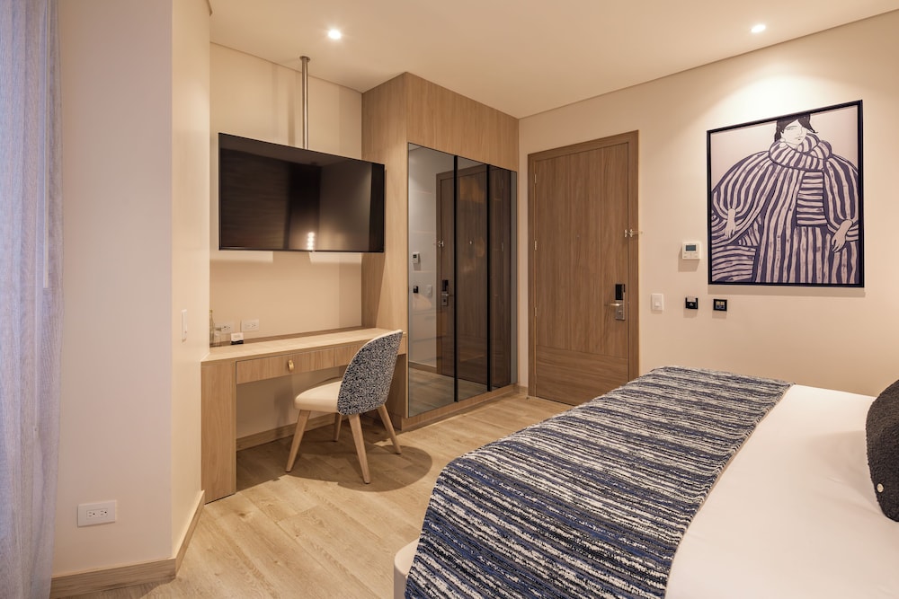Luxury Room, 1 King Bed photo 2