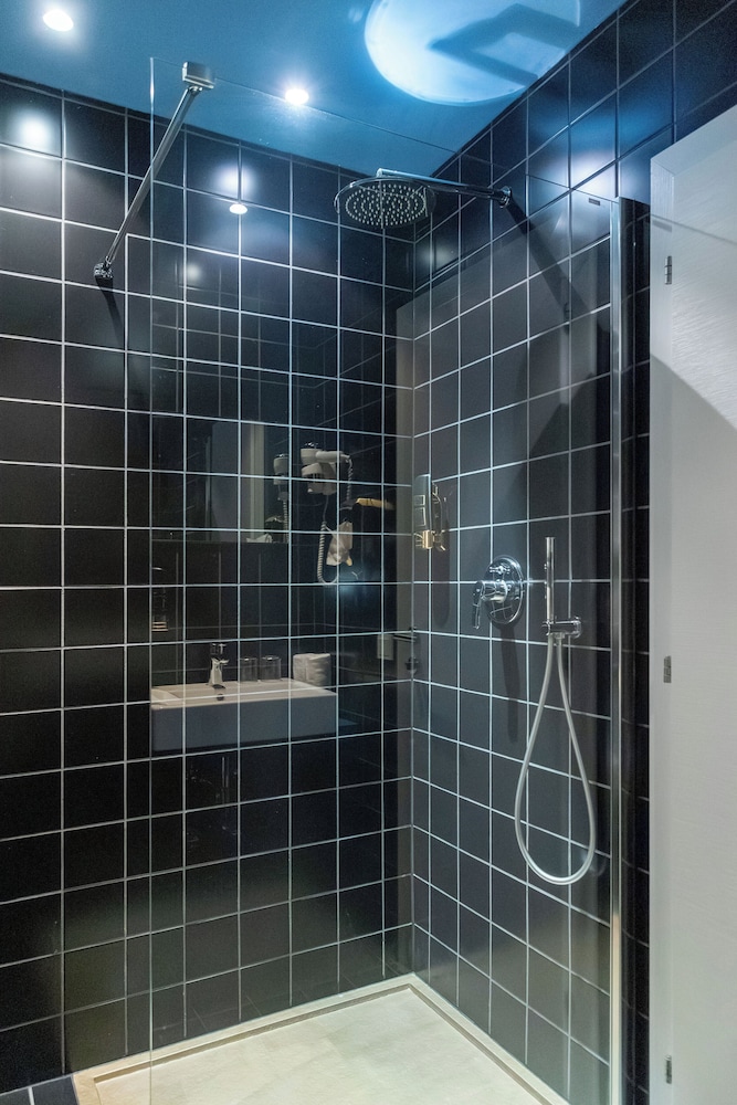Double Room, Private Bathroom - Photo 5