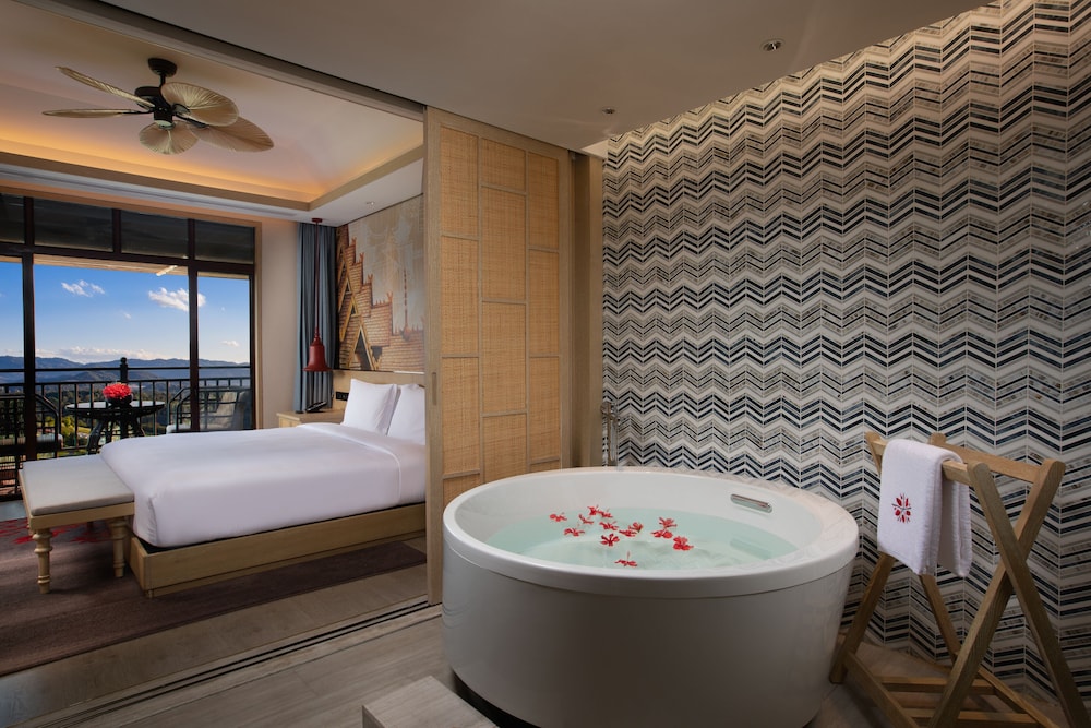 Executive Suite, 1 Bedroom, Accessible, Pool View photo 2