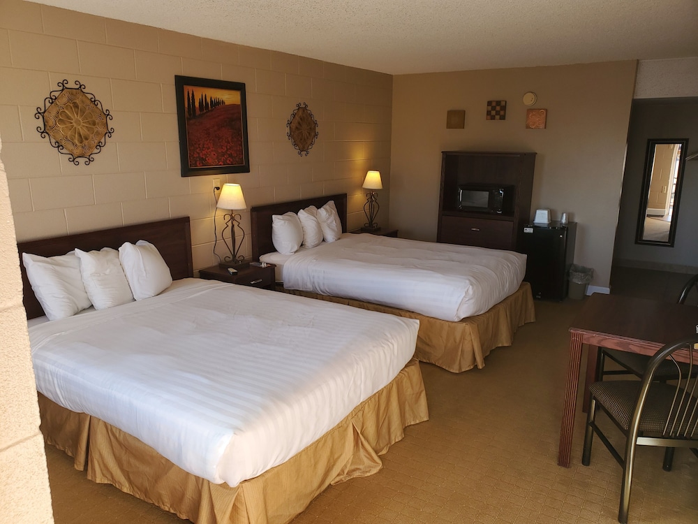 Economy Double Room, 2 Queen Beds, Non Smoking photo 3