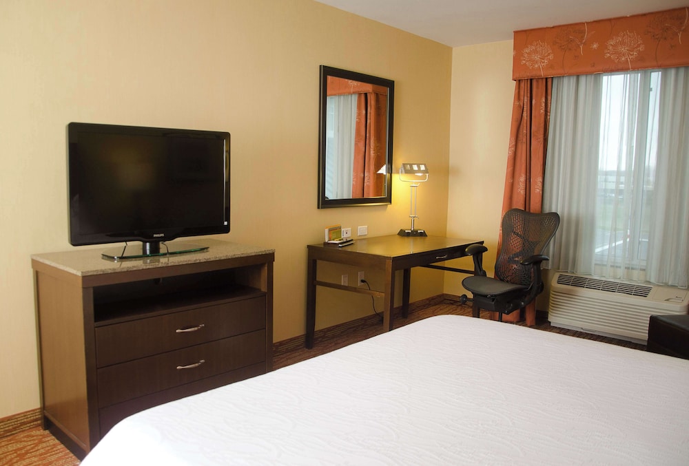 Room, 1 King Bed (Drinks & Snacks) photo 1