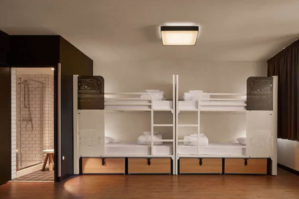 Private 4 bed Room photo 1