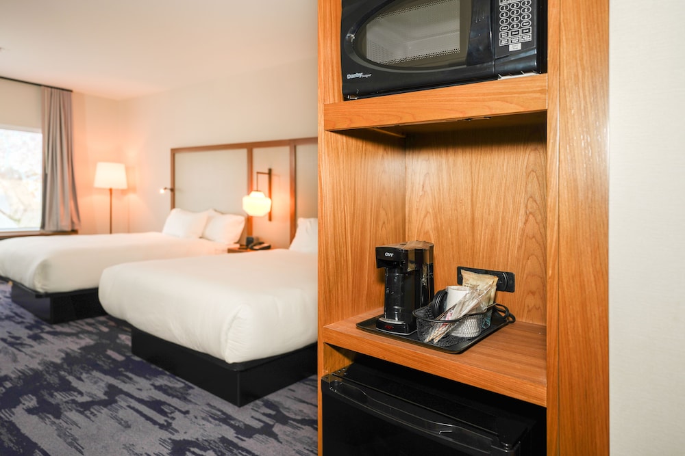Room, 2 Queen Beds (Mobility Accessible, Tub) photo 2