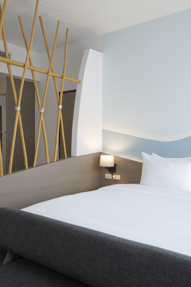 Junior Suite, 1 King Bed - Photo 2