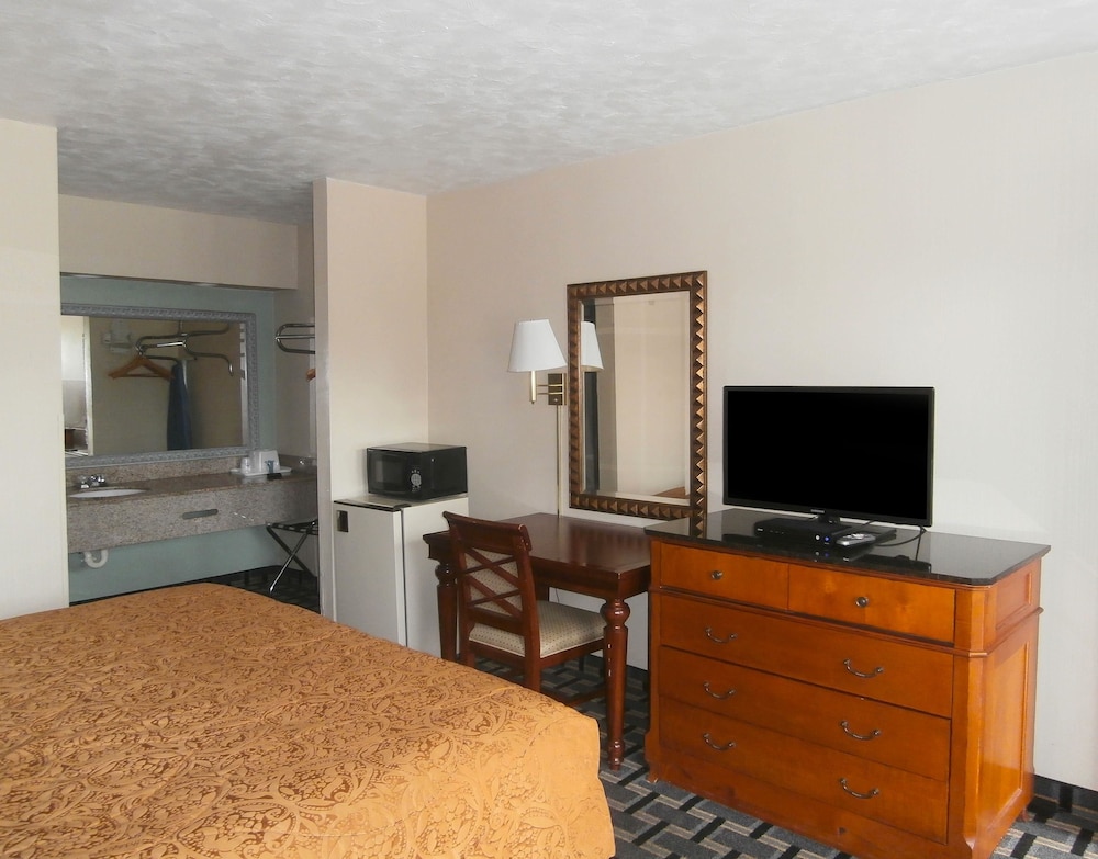 Room, 1 King Bed, Accessible, Non Smoking - Photo 6