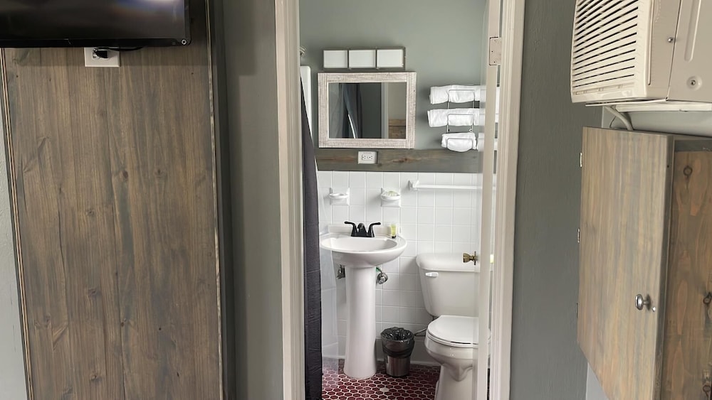 Deluxe Room - Photo 11