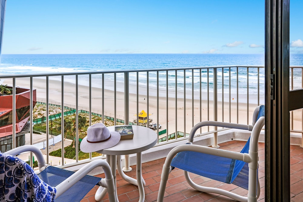 Apartment, 2 Bedrooms, Beachfront - Photo 2