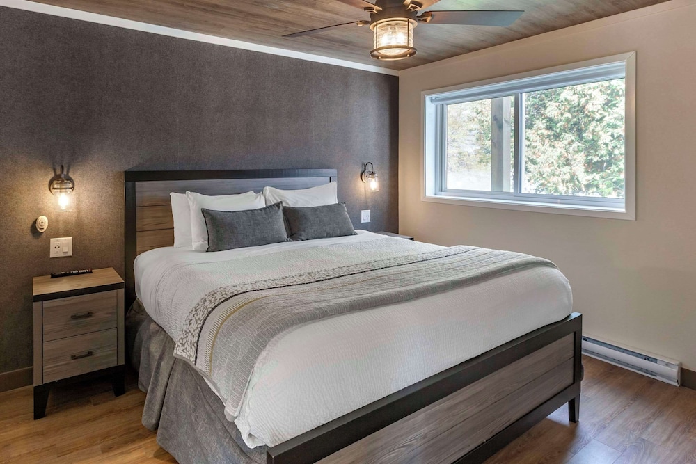 Suite, Multiple Beds, Non Smoking photo 1