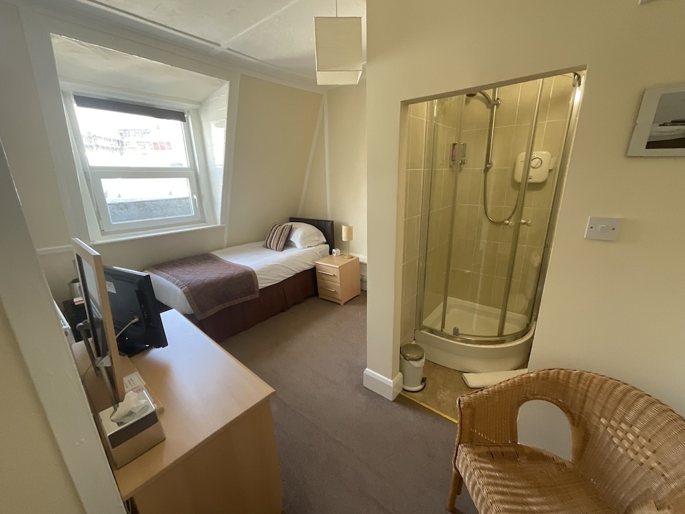 Single Room, Ensuite (Top Floor-Room Only ) photo 1