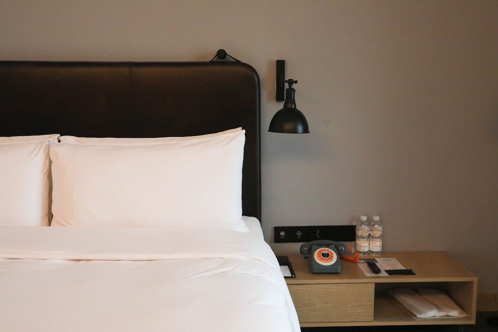 Room, 1 King Bed, City View - Photo 5