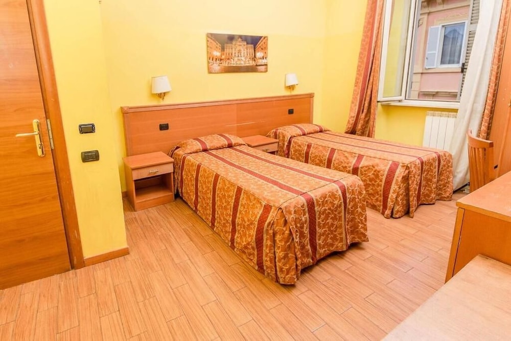 Triple Room, Ensuite photo 3