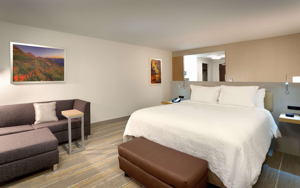 Premium Room, 1 King Bed, Mountain View photo 1