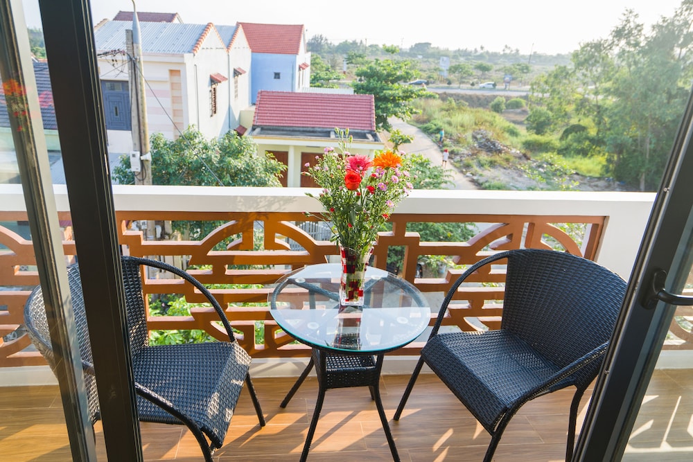 Grand Deluxe Double With Balcony - Photo 12