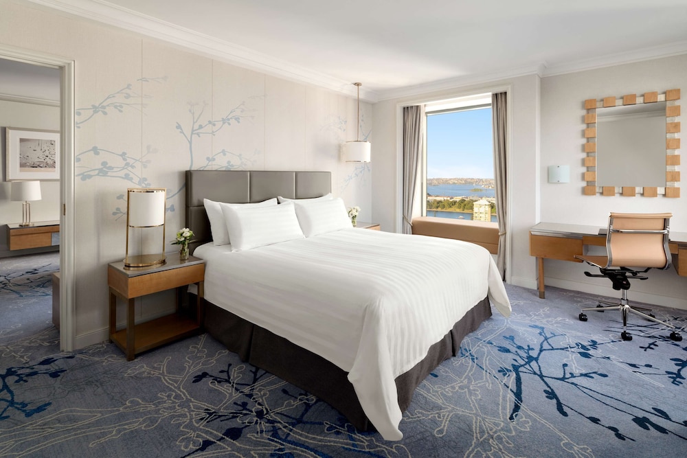 Ambassador Suite, Lounge Access, High Floor
