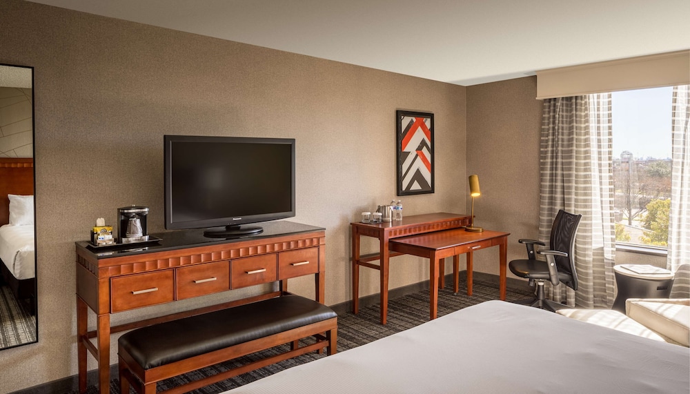 Room, 1 Queen Bed, Accessible, Bathtub (Mobility & Hearing) photo 3