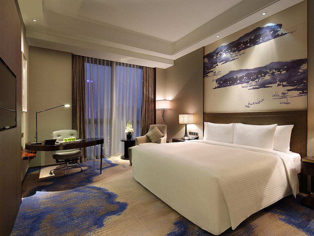 Grand Deluxe King Room photo 1