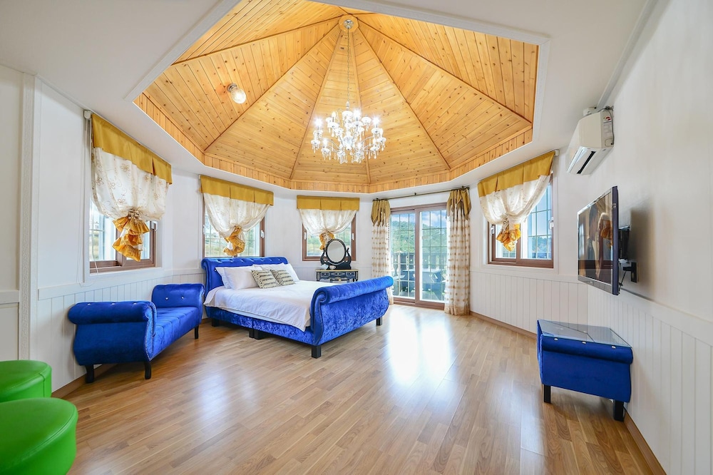 Basic Room, 1 Bedroom (Phuket) - Photo 1