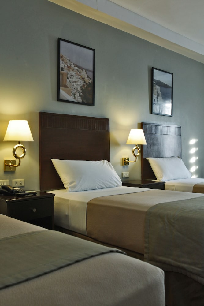 Deluxe Triple Room, 3 Twin Beds - Photo 4