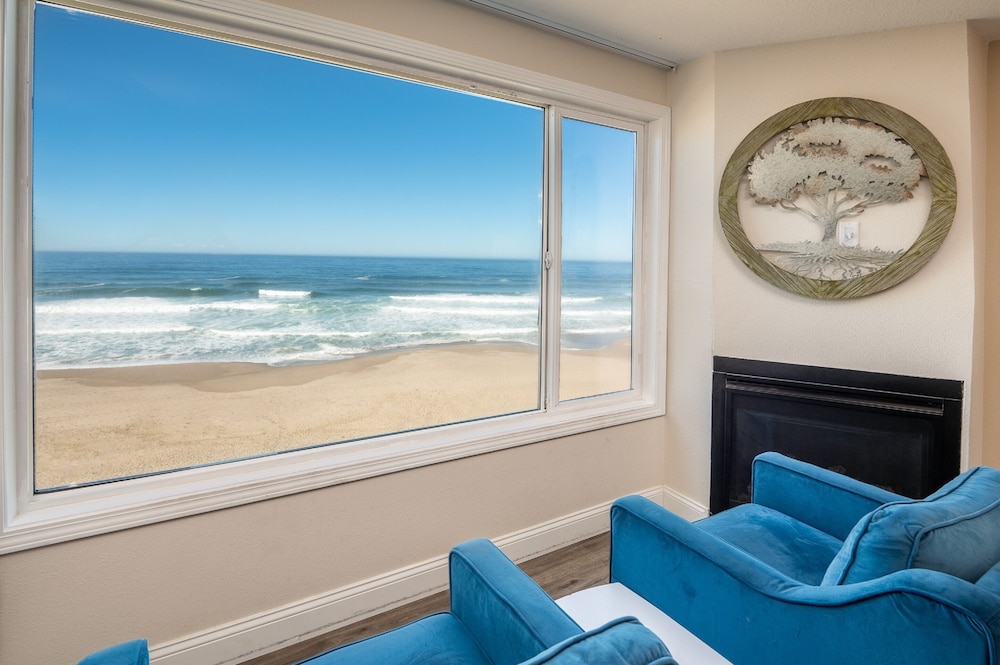 Deluxe Room, 2 Queen Beds, Fireplace, Oceanfront
