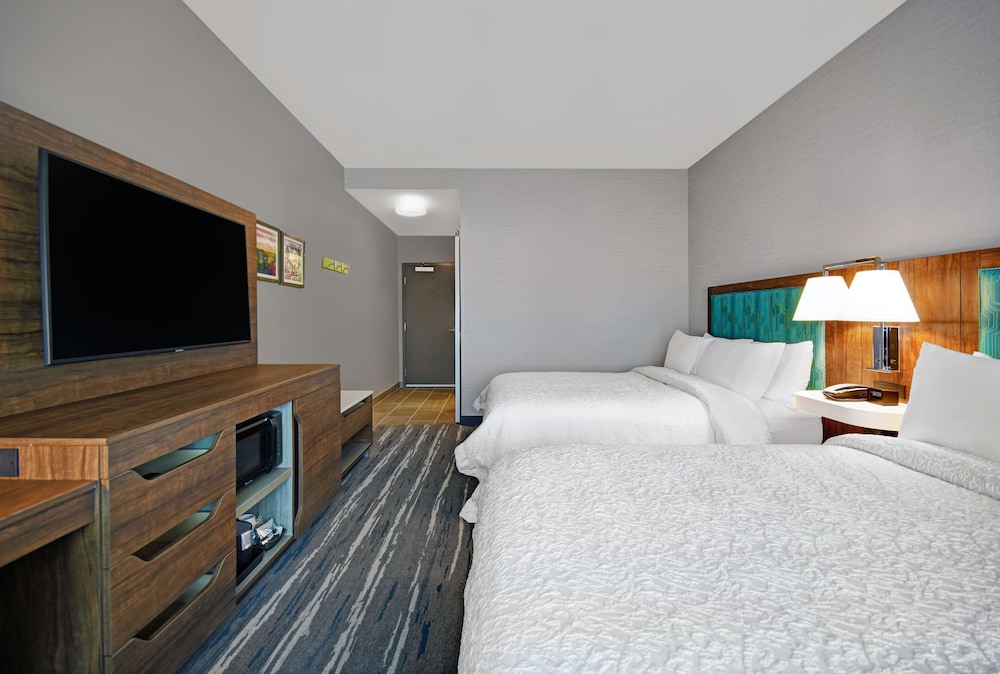 Room, 2 Queen Beds, Refrigerator - Photo 2