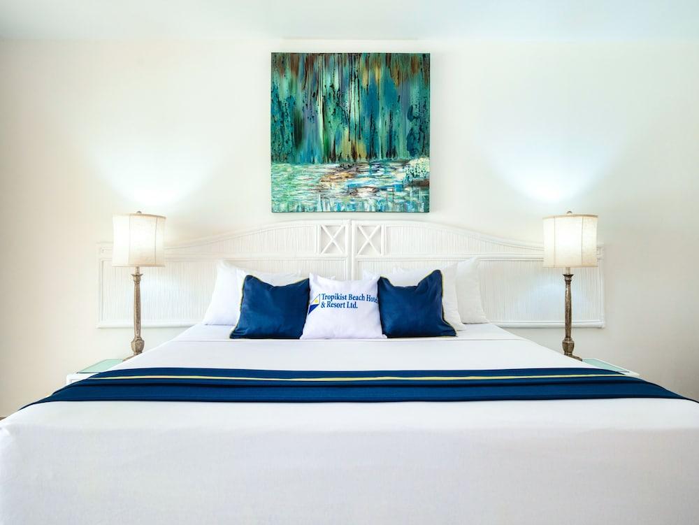 Deluxe Room, 1 King Bed photo 2