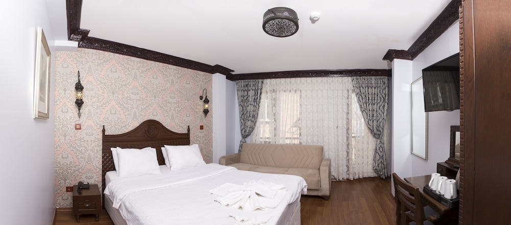 Deluxe Triple Room photo 2
