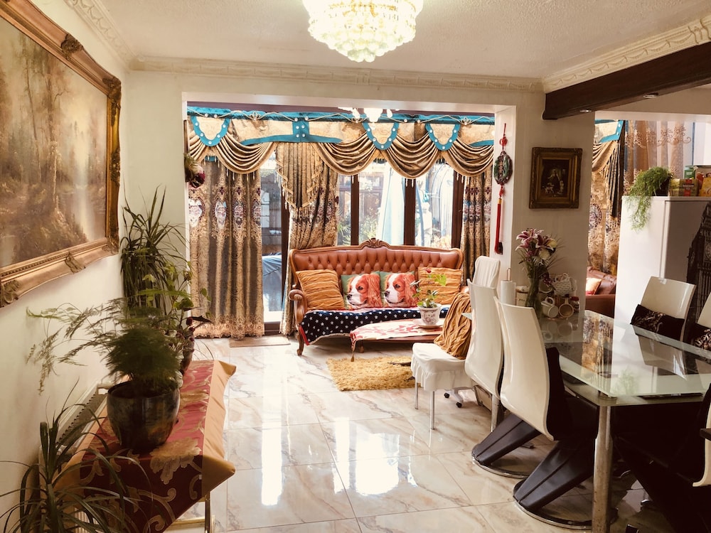 Family House photo 2