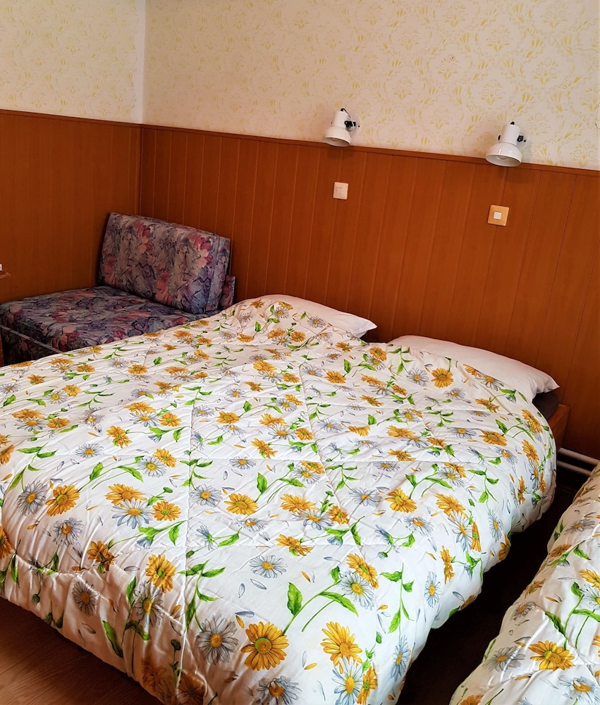 Family Quadruple Room, Multiple Beds photo 2