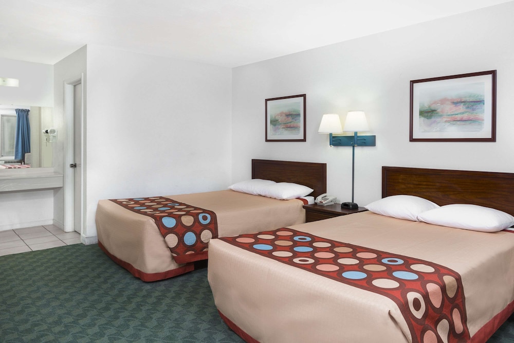 Suite, 2 Double Beds, Non Smoking photo 1