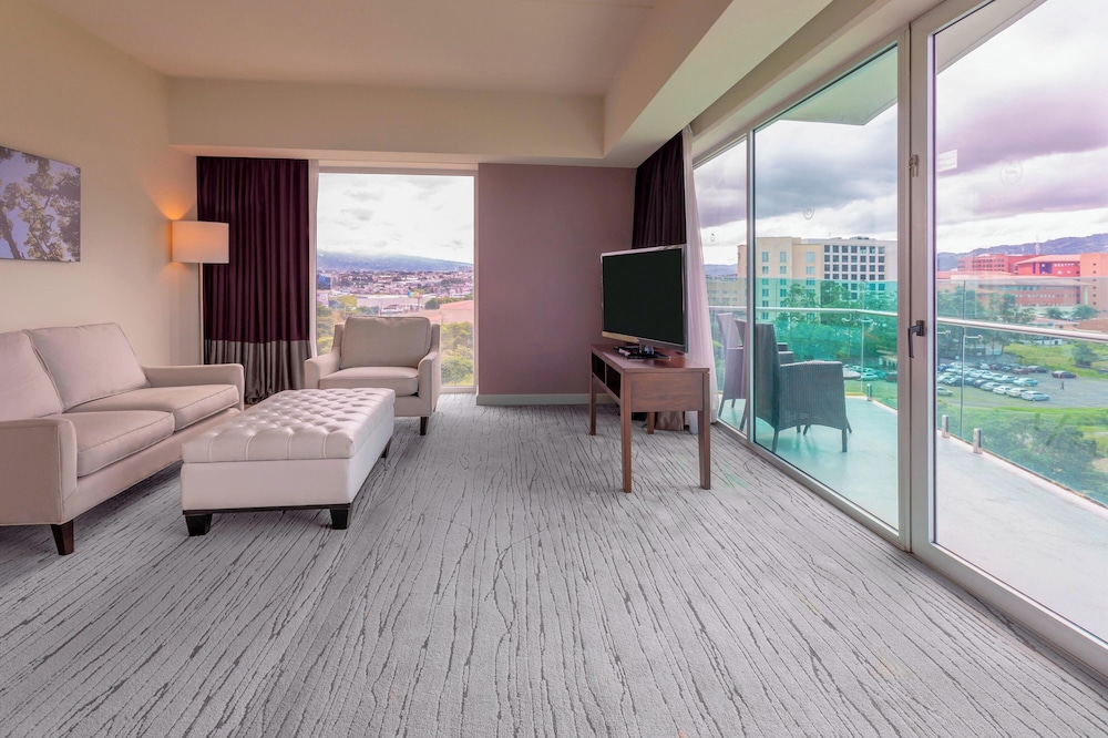 Club Room, 1 Bedroom, Balcony (Panoramic View, High Floor) photo 2