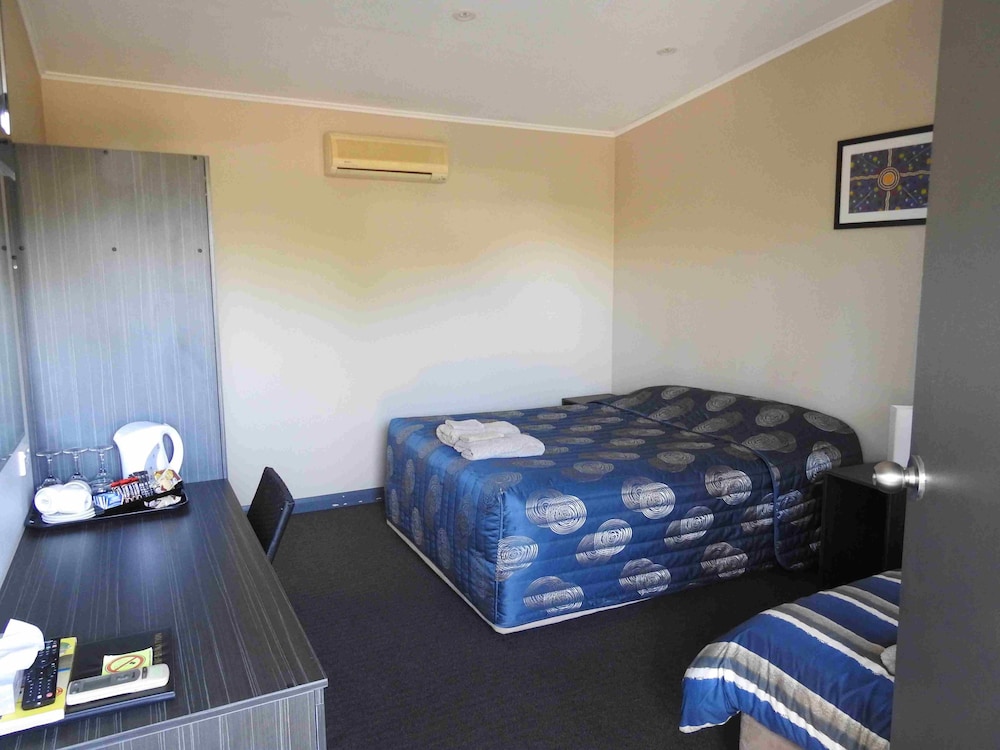 Executive Room (Queen + Single)