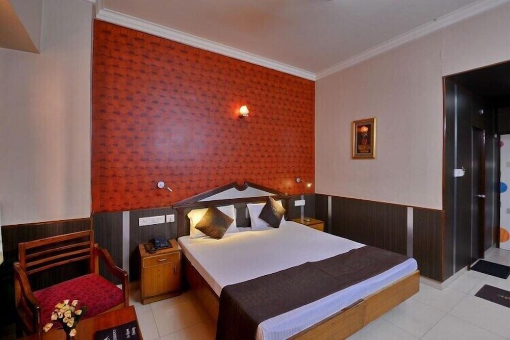 Deluxe Room, 1 King Bed, Air conditioning