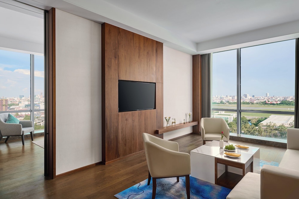 Suite, 1 Bedroom - Photo 2