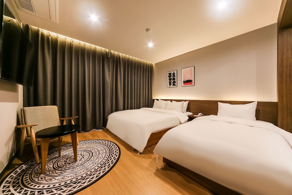 Family Suite, Multiple Beds photo 3