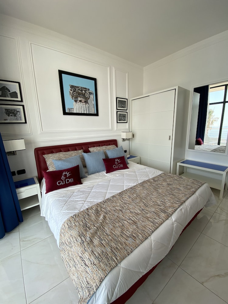 Standard Double or Twin Room, Sea View photo 1