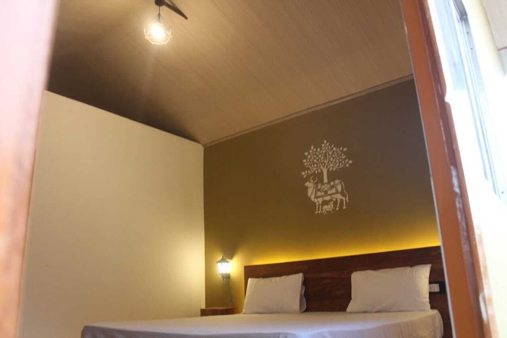 Deluxe Wooden Cottage photo 3