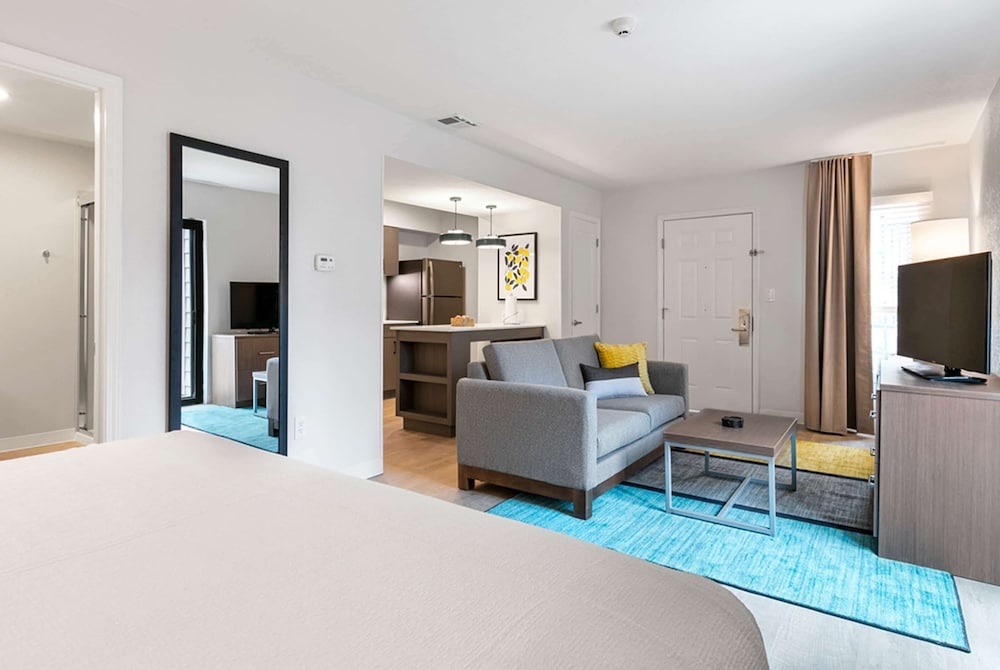 Studio Suite, 1 Queen Bed, Mobility Accessible, Bathtub - Photo 3