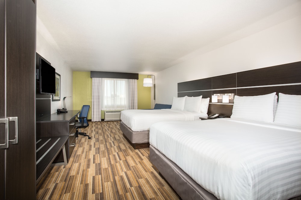 Suite, Multiple Beds (Additional Living Area) photo 2