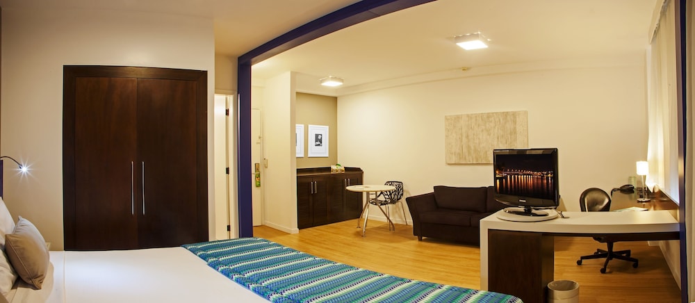Executive Suite, 1 King Bed, Non Smoking - Photo 2