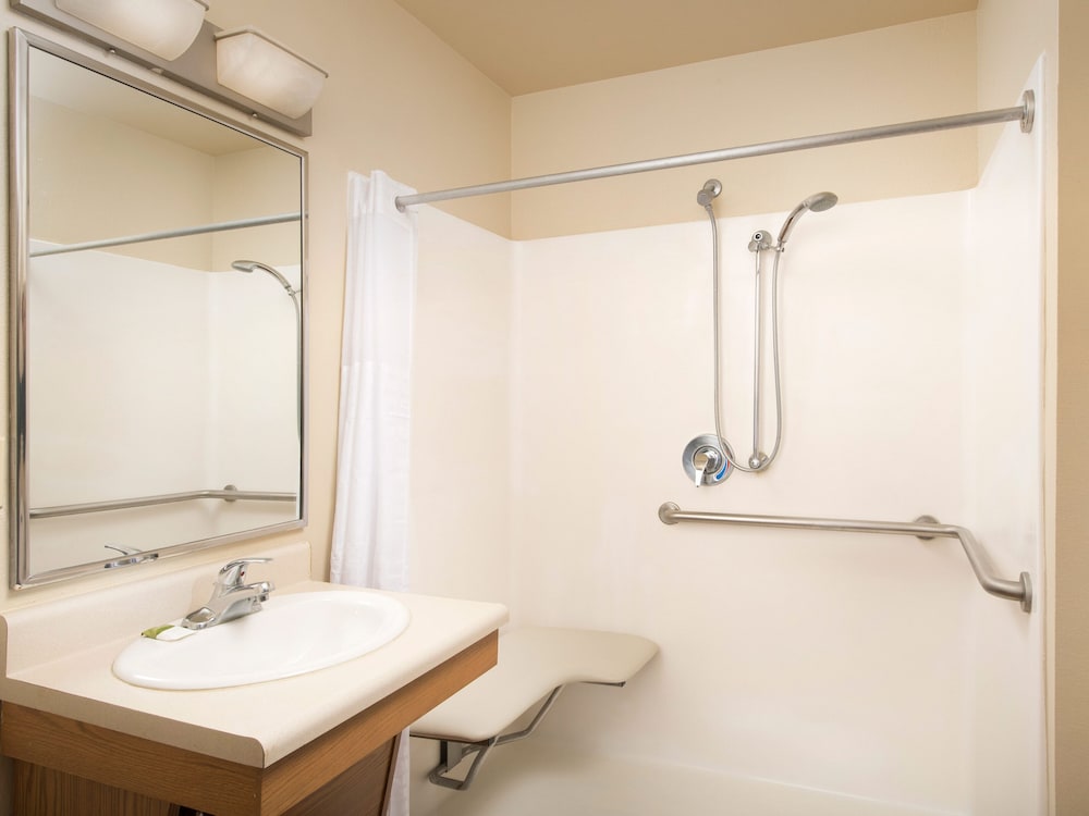 Room, 1 Queen Bed, Accessible, Non Smoking (Roll In Shower)