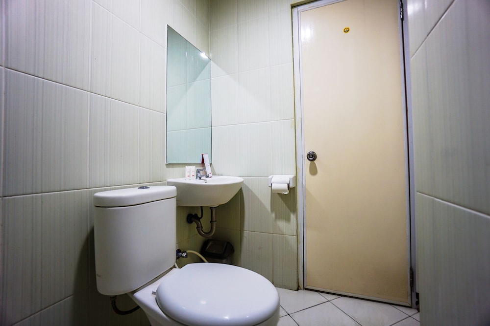 Standard Twin Room - Photo 7