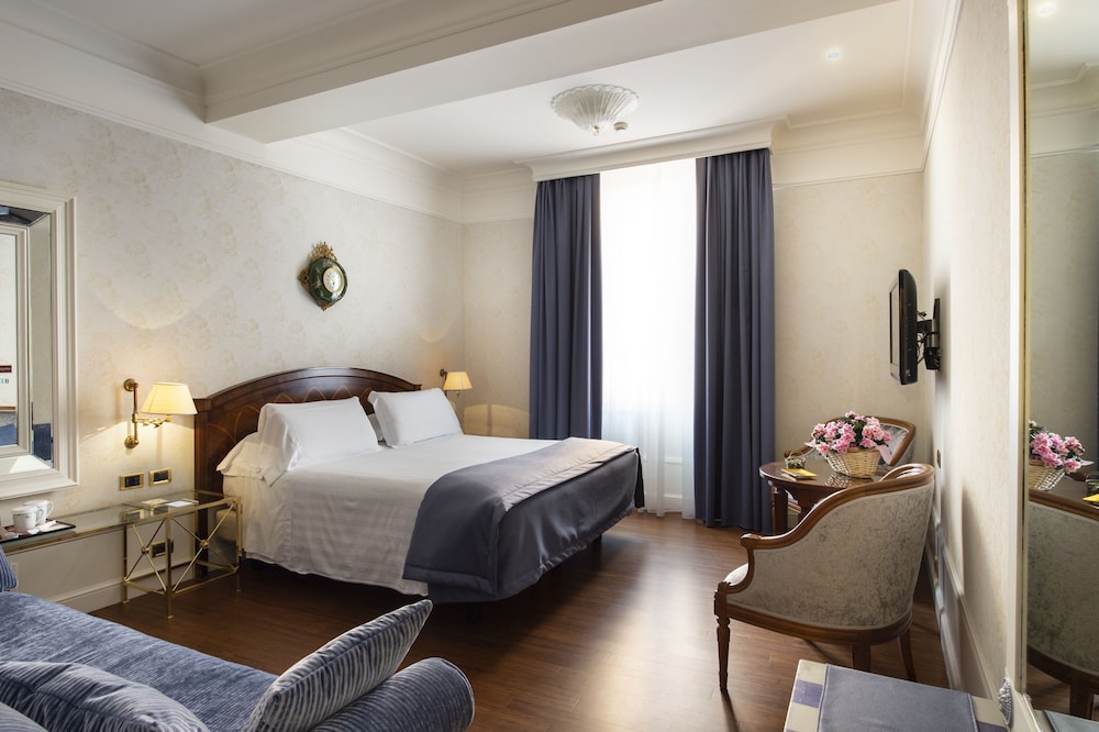 Junior Triple Room, 1 Double Bed with Sofa bed photo 1