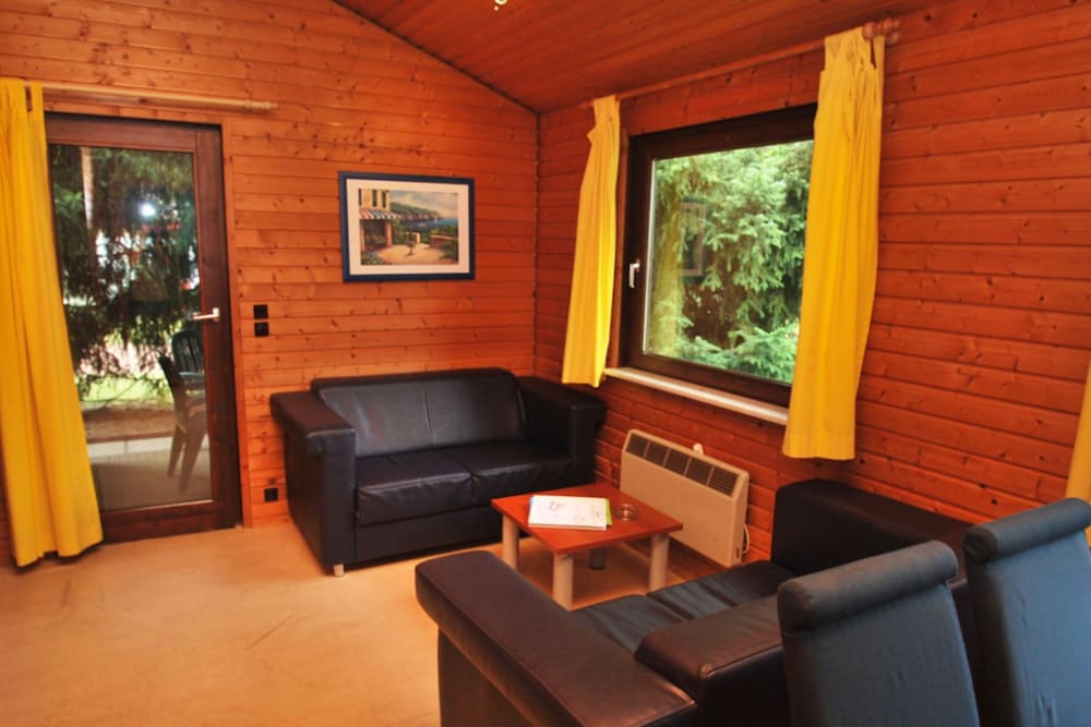 Basic Bungalow, 3 Bedrooms, Non Smoking (4 Plus) photo 3