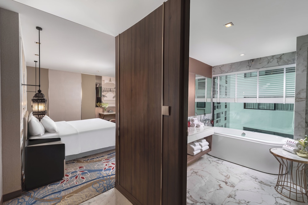 Jacuzzi Suite photo 3