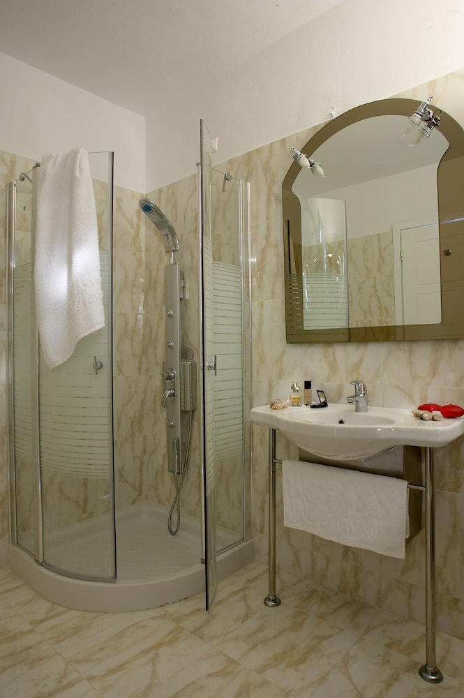 Superior Room - Photo 8
