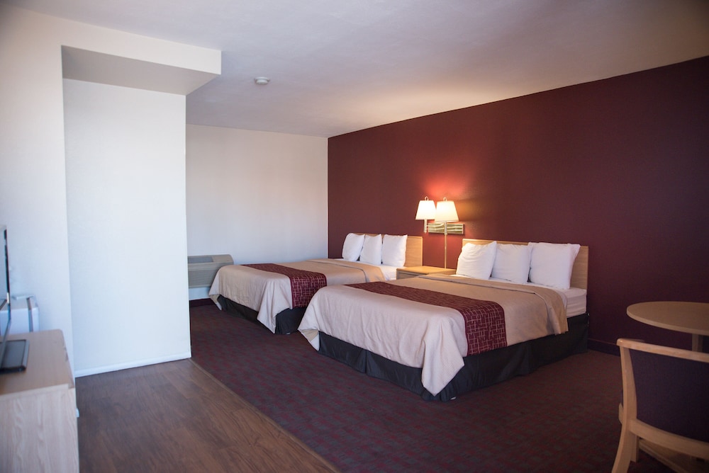 Deluxe Room, 2 Queen Beds, Non Smoking - Photo 1