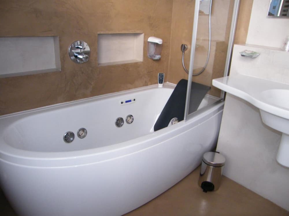 Superior Double Room (Balneotherapy Bath)