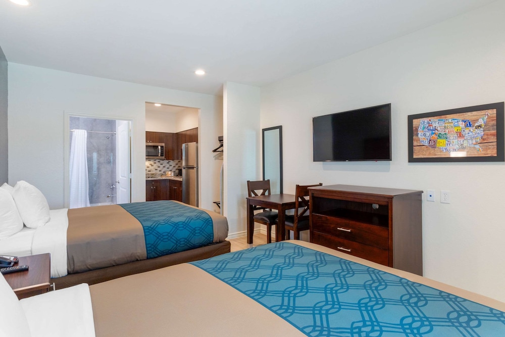 Standard Room, 2 Queen Beds, Non Smoking - Photo 2