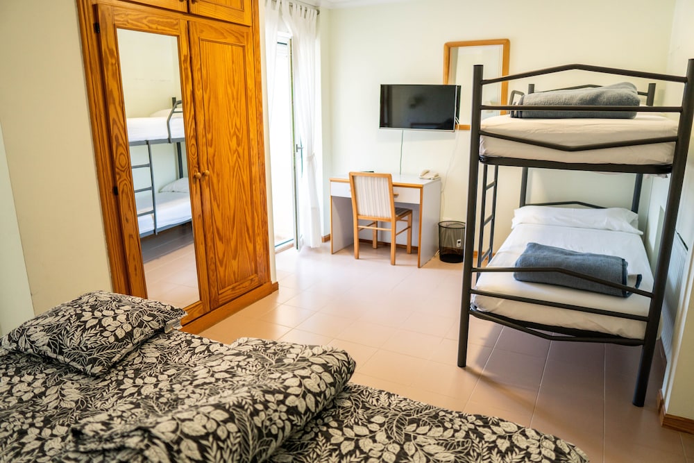Quadruple Room, Private Bathroom (Cama y Litera) photo 3